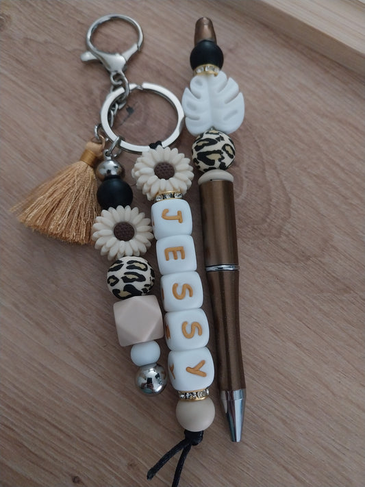 set van sleutelhanger met naam en bijhorende balpen