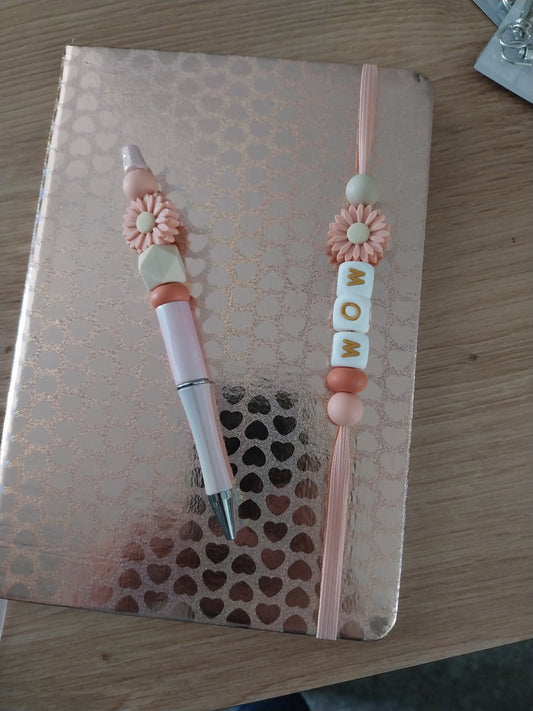 notitie boek met bijpassende balpen