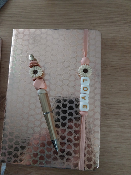 notitie boek met bijpassende balpen